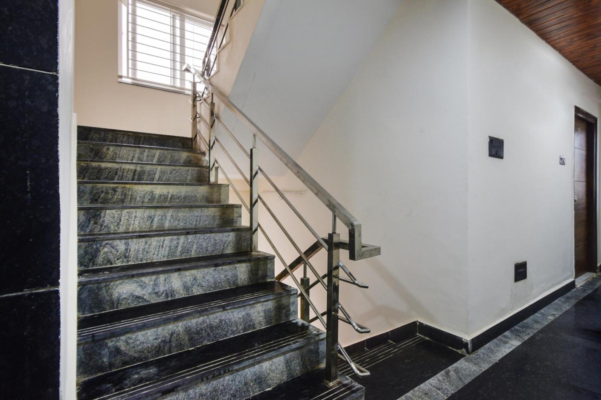 Super Collection O Gachibowli Phase - 1 Near Isb Hotel Bagian luar foto